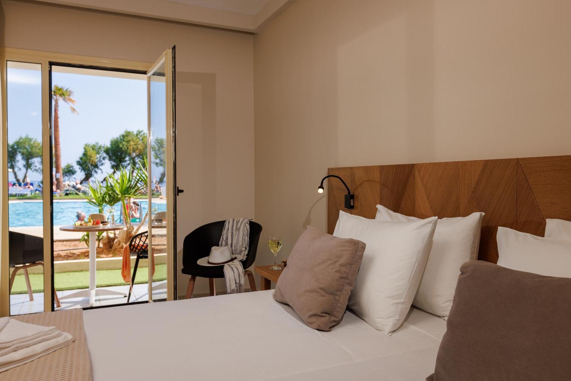 Malia Bay Beach Hotel & Bungalows Екстериор снимка