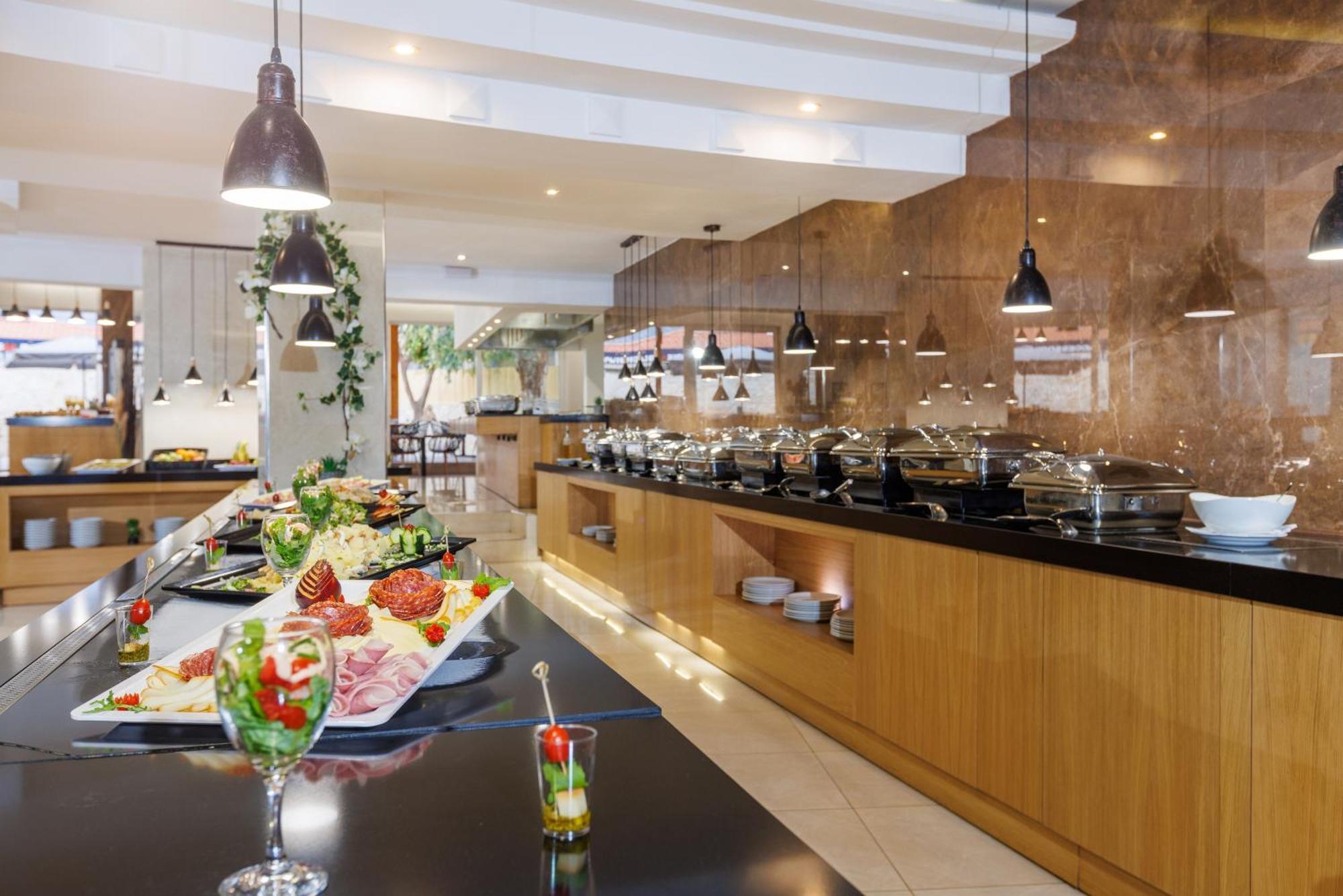 Malia Bay Beach Hotel & Bungalows Екстериор снимка