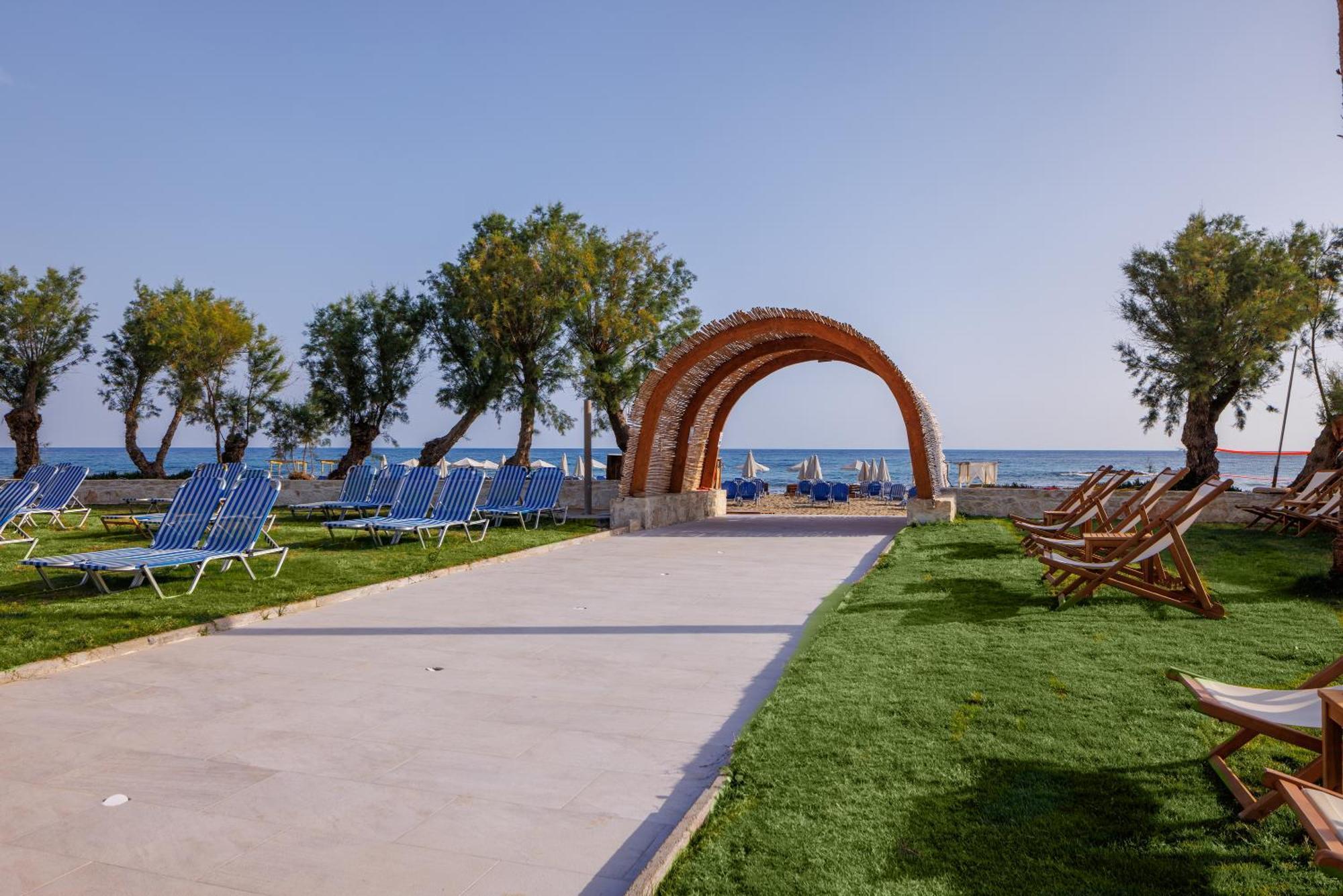Malia Bay Beach Hotel & Bungalows Екстериор снимка